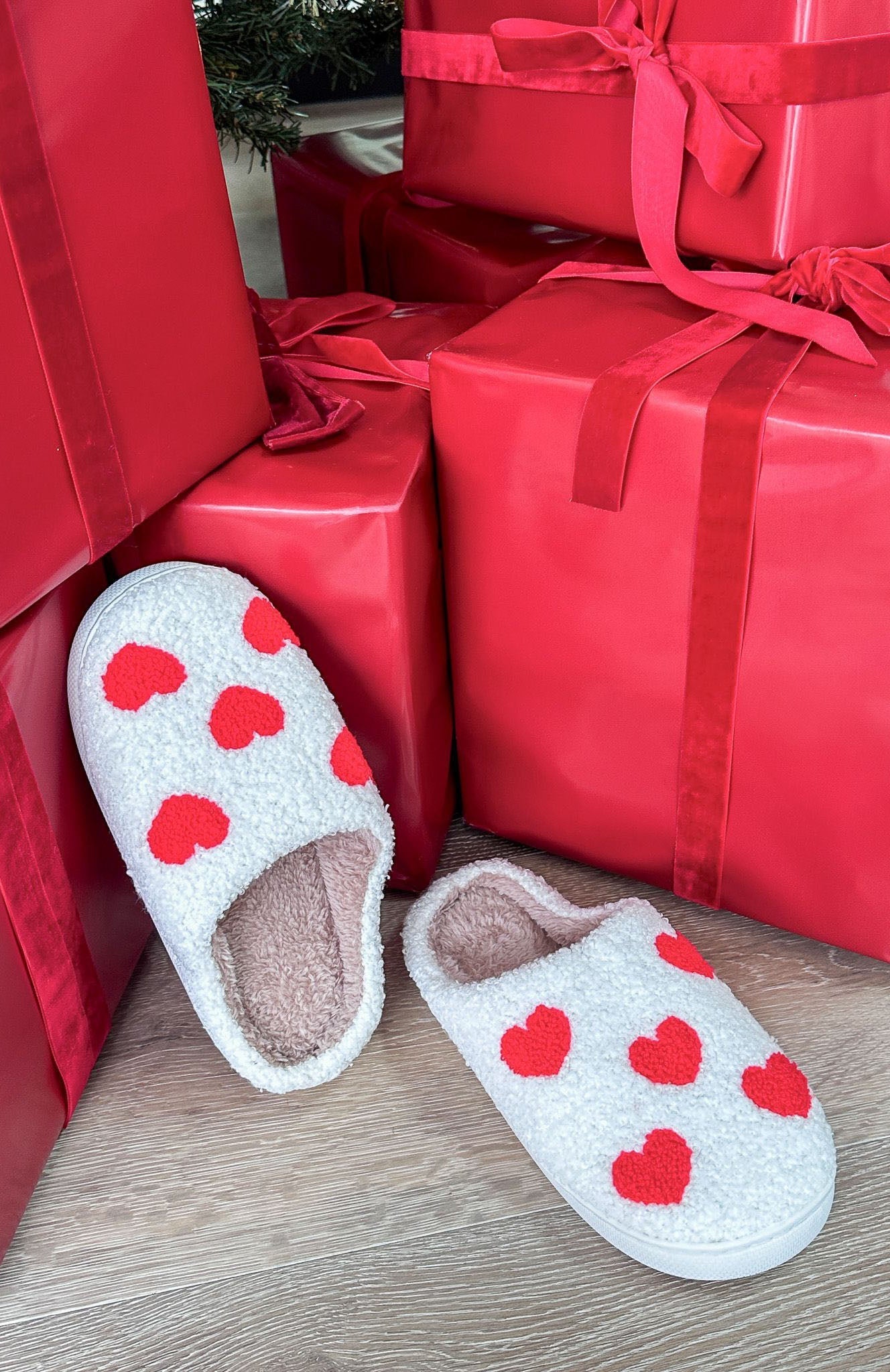 Comfy Cosy Slippers White/Red