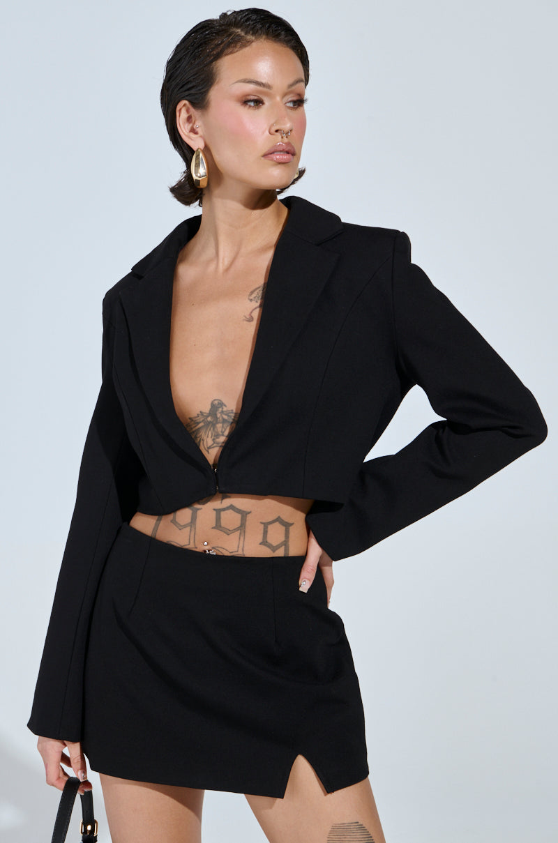 NEW CLASSIC CROPPED BLAZER